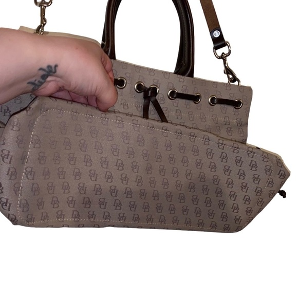 Dooney & Bourke Vintage Monogram Signature Logo Tassel Tote Satchel Bag - Picture 3 of 11